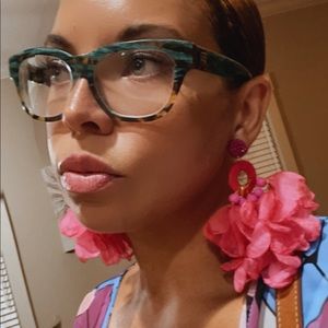 💕Earrings for the WIN💕